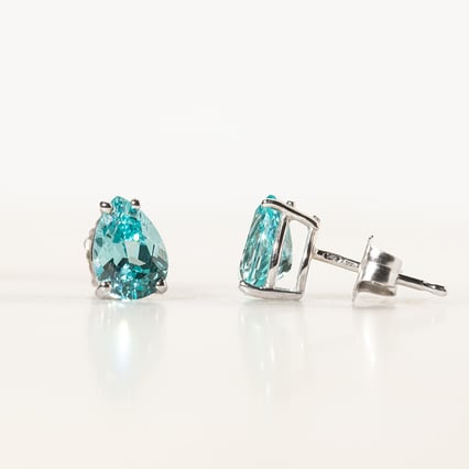 Goldene Ohrstecker mit tropfenförmigem Lab Grown Paraiba Turmalin Yara