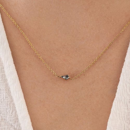 Halskette mit Salt and Pepper Diamant in Kite Form Ranka