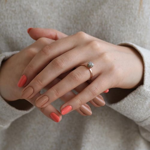 Goldener Ring mit Rohdiamant Nemy