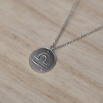 Goldanhänger mit Turmalin und Sternzeichen Waage