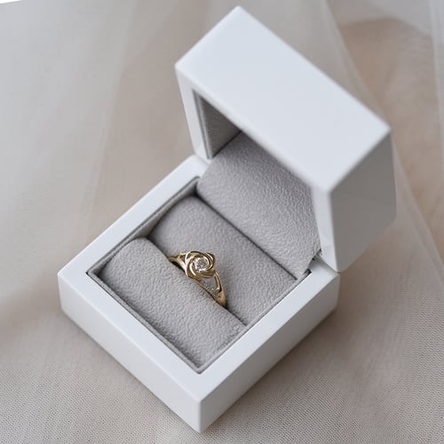 Verlobungsring in Form einer Rose mit Moissanit und Lab Grown Diamanten Xalor