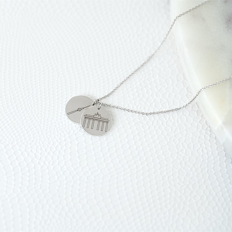 Personalisierter Silberanhänger mit dem Brandenburger Tor 130855