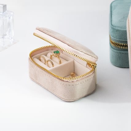 Kleine beigefarbene reise schmuckkästchen Safey