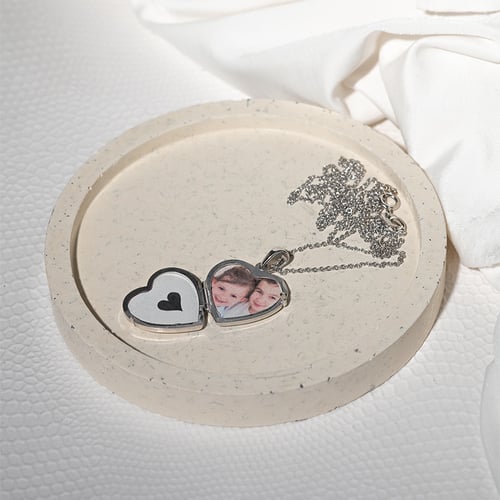 Medaillon aus Silber mit Diamant in Herzform Naila