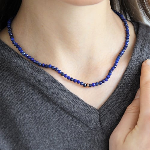 Vergoldete Silberkette mit Lapislazuli-Perlen Samia