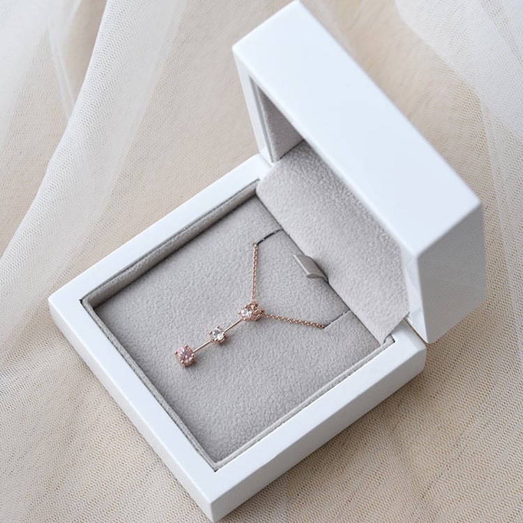 Goldene Anhänger Vergangenheit-Gegenwart-Zukunft mit Morganiten und Topas 72152