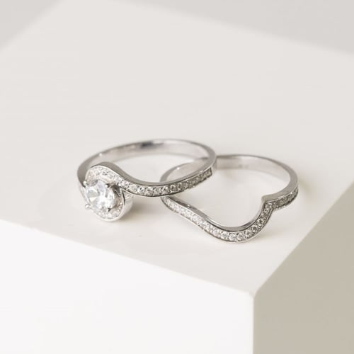 Elegantes Set von Verlobungsring und Ehering mit Diamanten Dyani
