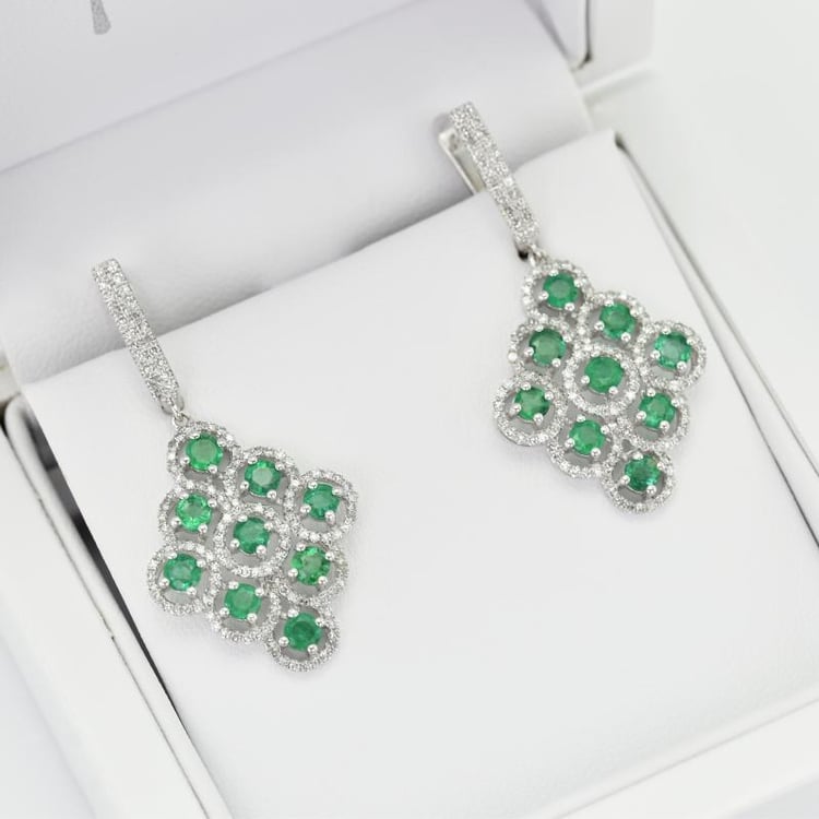 Luxuriöse Hängeohrringe mit Smaragden und Diamanten Clemence 15264