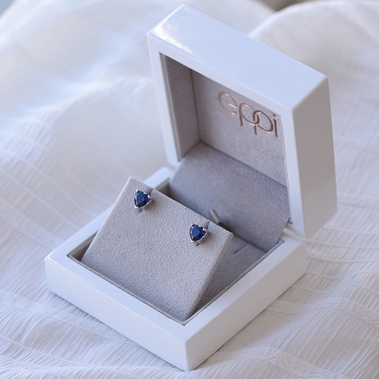 Silberohrringe mit dunkelblauen Saphirherzchen Ila 69135