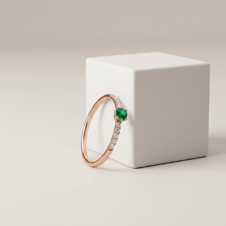 Silberring mit Smaragd und seitlichen Lab Grown Diamanten Mikey 171040
