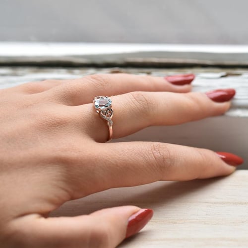 Goldener Aquamarinring mit Diamanten Alanyse