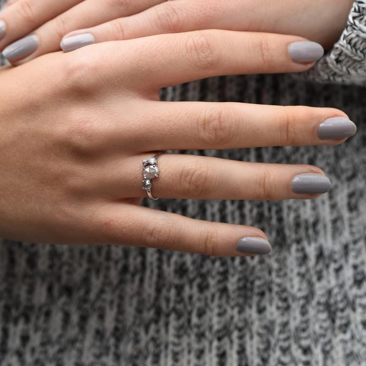 Cluster-Ring mit Salt and Pepper Diamanten und Saphir Gauma 49091