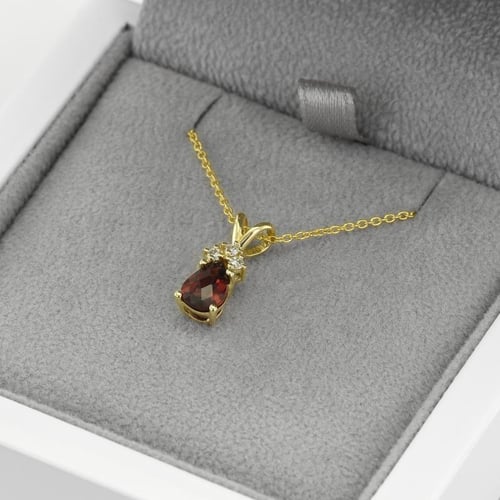 Granat in Goldanhänger mit Diamanten Electrah