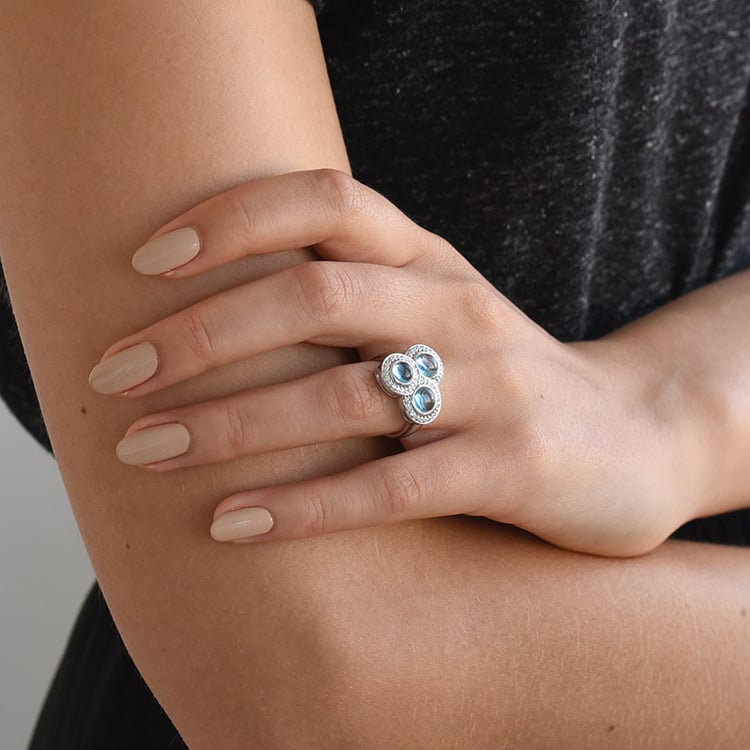 Ring mit Topasen 67661