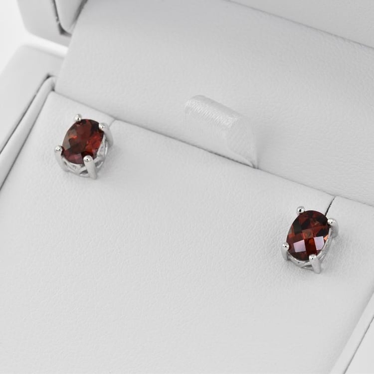 Silberne Ohrringe mit ovalen Granaten Jula 26127