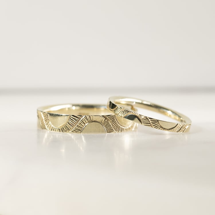 Ehering für Damen mit von Hand gravierter Sonne Villa 146010