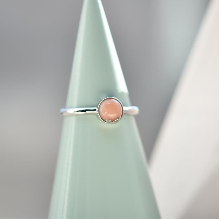 Goldring mit Cabochon-Koralle Yana 40584