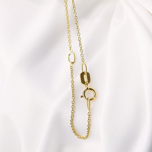 Goldener Anhänger mit Saphir und Diamanten im Sternzeichen Skorpion Escorpion