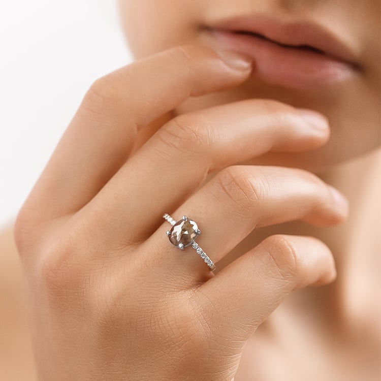 Goldener Ring mit einem unikatem Salt and Pepper Diamanten Liberia 153795