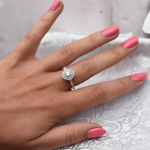 Doppelter Halo-Verlobungsring mit Lab Grown Diamanten Belen