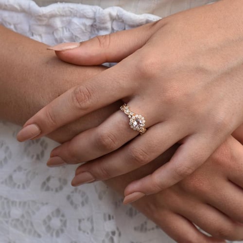 Verlobungsring im Vintage-Stil mit Morganit und Diamanten Jyspie