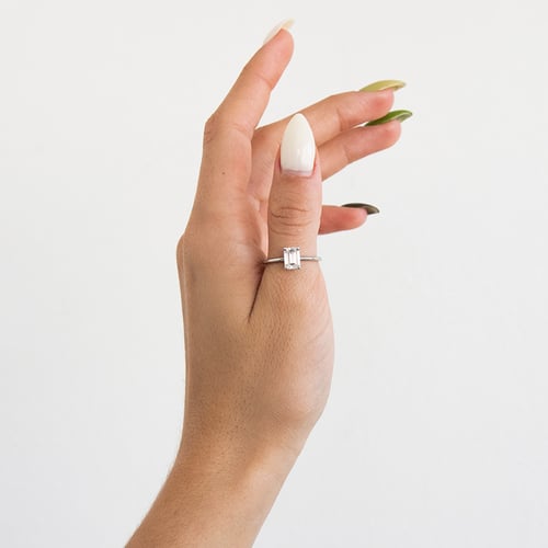 Silberner Ring mit Moissanit in Emerald Form in der Größe Ihrer Wahl Olson