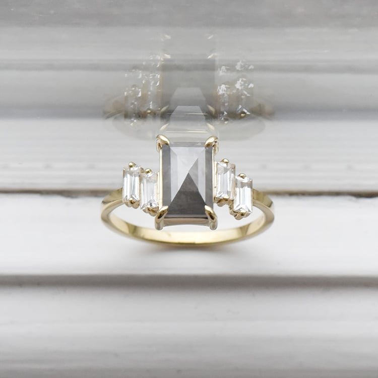 Ring mit Baguette Salt and Pepper Diamant und Saphiren Elva 91051