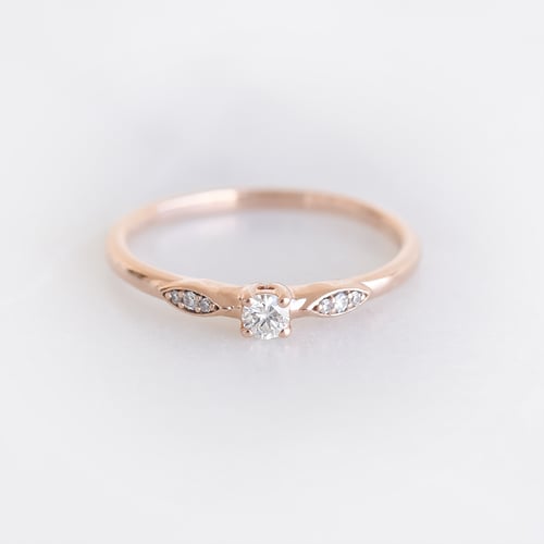 Ring mit seitlichen Diamanten Klemen