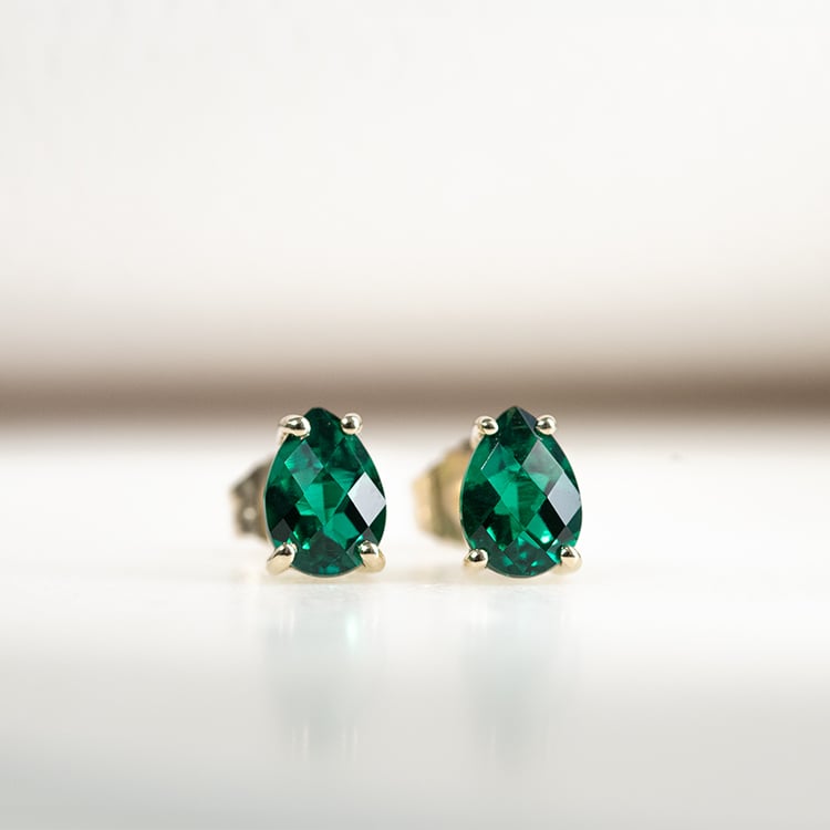 Ohrringe aus Gold mit Tropfenschliff Smaragden Reata 133822