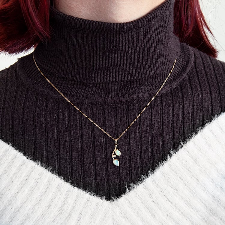 Opalanhänger in Blattform mit Diamanten Daria 110403