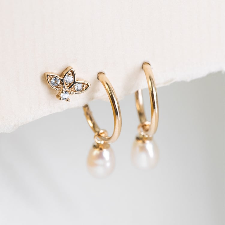 Goldener Piercing Ohrstecker mit himmelblauen Topasen Amina 123018