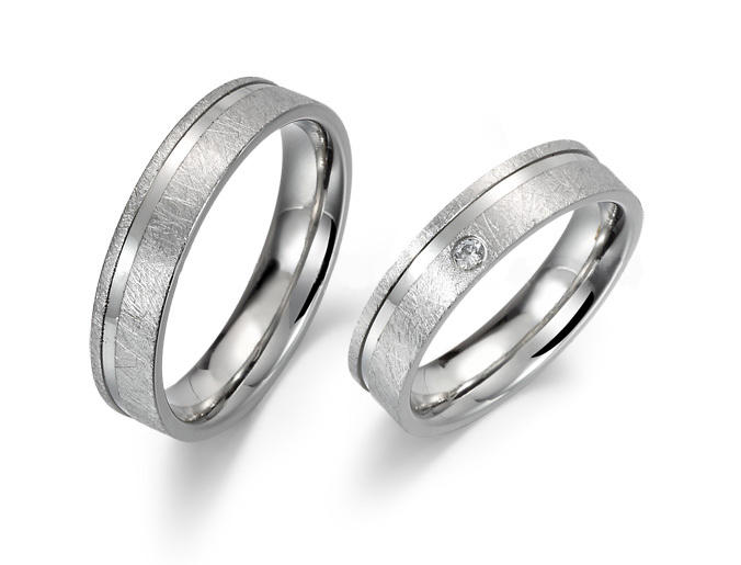 Platin Trauringe mit Diamant