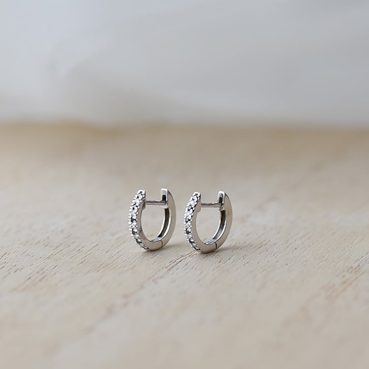 Goldene Creolen mit schwarzen und weißen Diamanten Gomati 62941