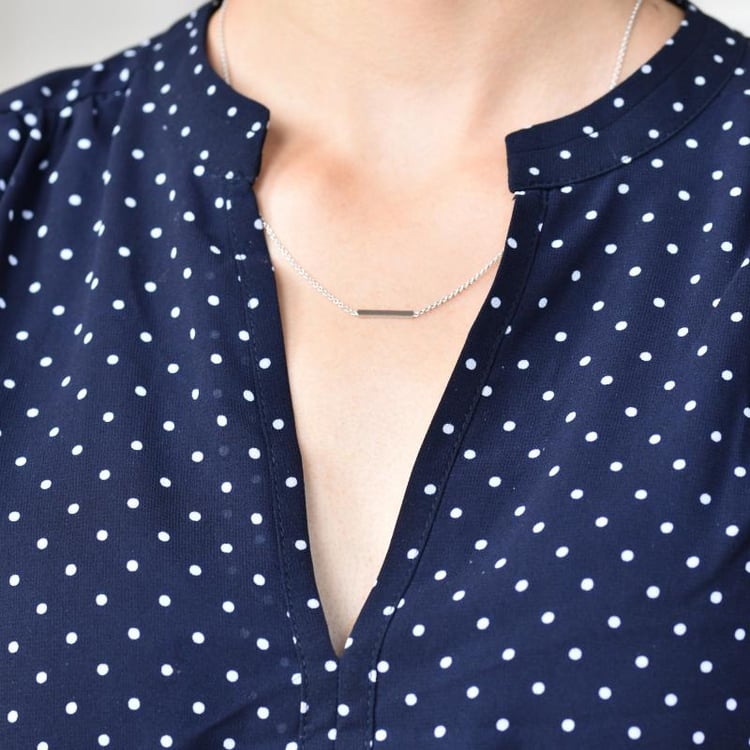 Fashion Halskette in Gold auf dem Hals 9778