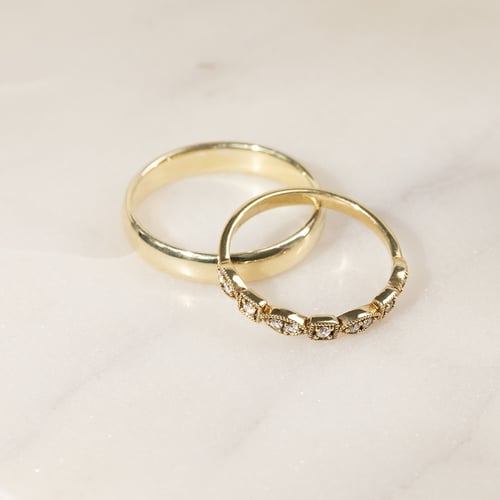 Eheringe aus einem Vintage-Ring mit Lab Grown Diamanten und einem Komfort-Ring Hadya