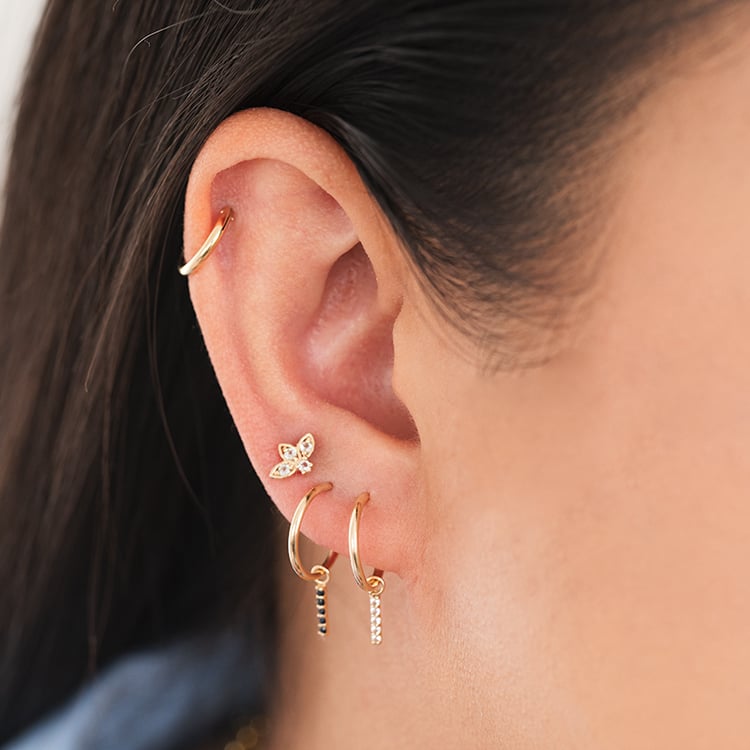 Goldener Piercing Ohrstecker mit weißen Topasen Amina 124487