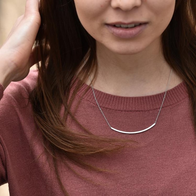 Minimalistische abgerundete Halskette aus Silber Brynlee 42360