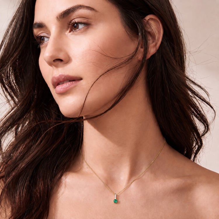 Romantischer Anhänger mit Smaragd und Lab Grown Diamanten Dai 171141