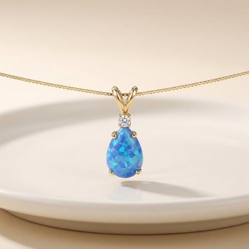 Goldener Anhänger mit blauem Opal und Lab Grown Diamant Raulla