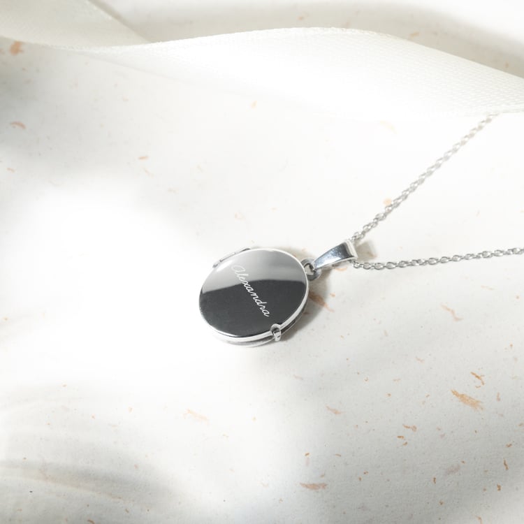 Ovales silbernes Medaillon zum Öffnen 130433