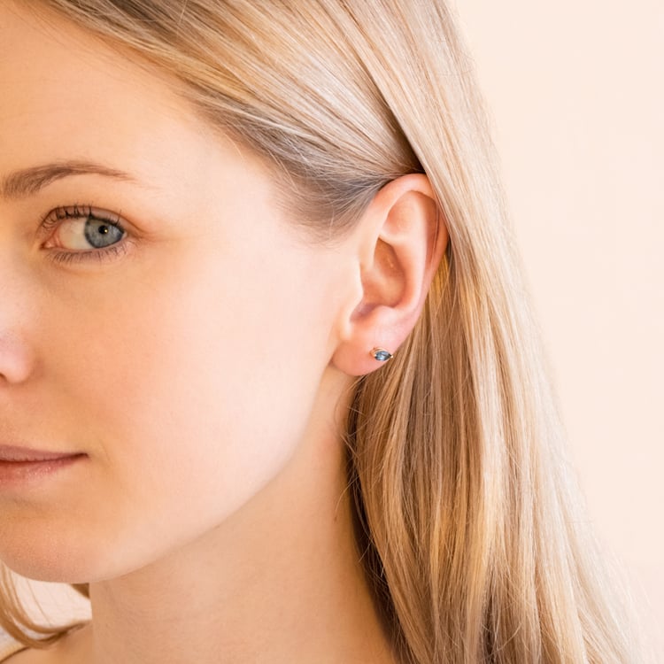 Minimalistische silberne Ohrringe mit Topasen Andine 101039