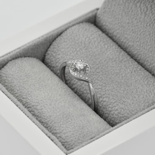 Romantischer Silberring mit Lab Grown Diamanten Nurisa