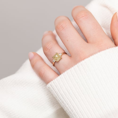 Ring mit einem Salt and Pepper Diamanten Mahmud