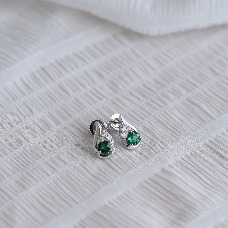 Silberne Ohrringe mit simulierten Smaragden und Zirkonia Edily 74506