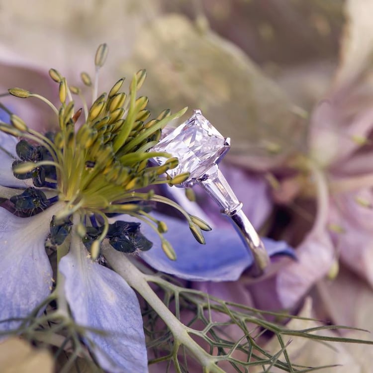 Verlobungsring mit Diamant und Baguette Diamanten Talmar 12227