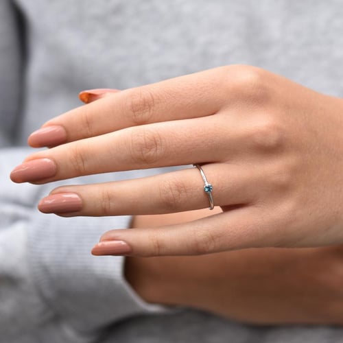 Goldener minimalistischer Ring mit London Topas Emilien