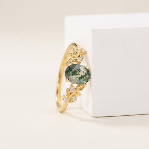 Eleganter Ring mit Moosachat und Moissaniten Hene