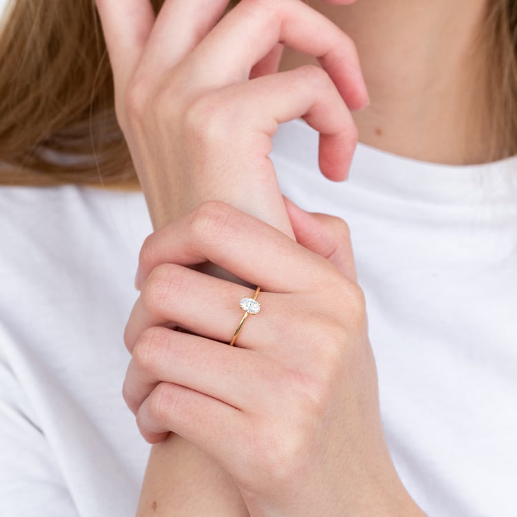 Eleganter silberner Ring mit ovalem Moissanit in der Größe Ihrer Wahl Frost 151008