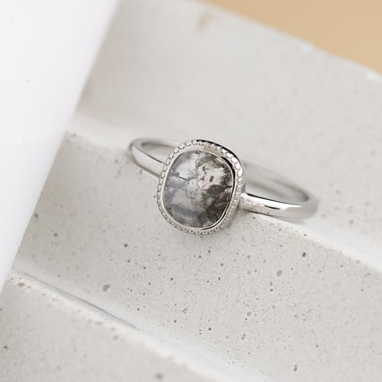 Ring mit Salt and Pepper Diamanten Esther