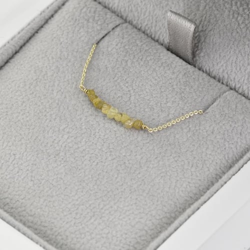 Goldener Choker mit ungeschliffenen gelben Diamanten Inaku